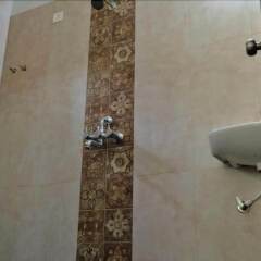 Rootsvilla Hostel Goa Гоа ванная