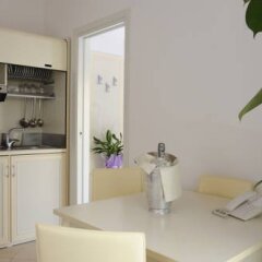 Отель Residence Suite Smeraldo Италия, Риччоне - отзывы, цены и фото номеров - забронировать отель Residence Suite Smeraldo онлайн комната для гостей фото 3