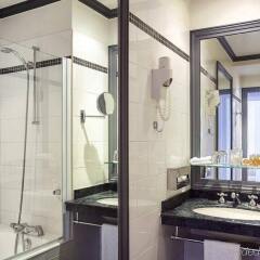 Отель Maison Astor Paris, Curio Collection by Hilton ванная фото 2