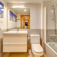 Отель Apartamento Vivalidays Alicia Испания, Льорет-де-Мар - отзывы, цены и фото номеров - забронировать отель Apartamento Vivalidays Alicia онлайн ванная