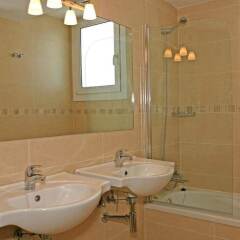 Отель Apartamentos Playa de Portio ванная