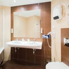 Отель Qubus Hotel Łódź Польша, Лодзь - отзывы, цены и фото номеров - забронировать отель Qubus Hotel Łódź онлайн ванная фото 2