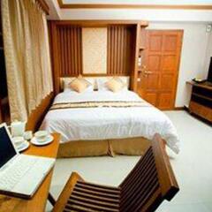 Отель Green Point Resort Бангкок комната для гостей фото 3