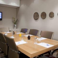 Отель Holiday Inn Express Sandton Woodmead