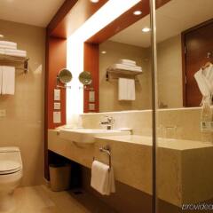 Отель Holiday Inn Shenzhen Donghua Китай, Шэньчжэнь - отзывы, цены и фото номеров - забронировать отель Holiday Inn Shenzhen Donghua онлайн ванная