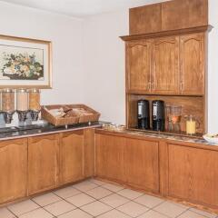 Отель Howard Johnson Hotel Yorkville Канада, Торонто - отзывы, цены и фото номеров - забронировать отель Howard Johnson Hotel Yorkville онлайн питание