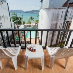 Отель Patong Swiss балкон