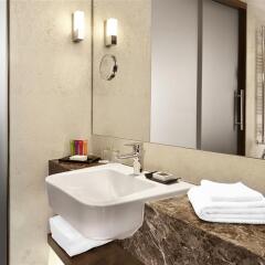 Отель Metropol Palace, a Luxury Collection Hotel, Belgrade Сербия, Белград - 2 отзыва об отеле, цены и фото номеров - забронировать отель Metropol Palace, a Luxury Collection Hotel, Belgrade онлайн ванная