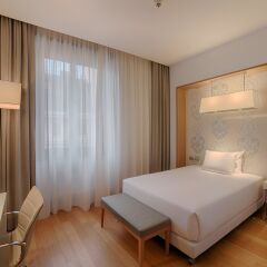 Отель NH Milano Touring комната для гостей фото 5