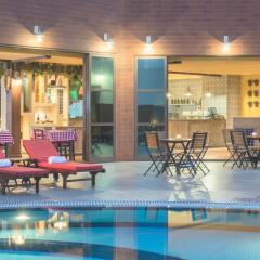 Отель Four Points by Sheraton Bur Dubai бассейн
