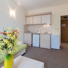 Апартаменты One Bedroom Apartment with Balcony в номере