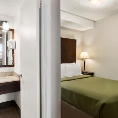 Отель Thriftlodge Saskatoon комната для гостей фото 4