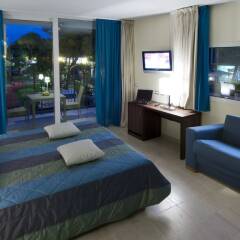 Отель Mercure Rimini Lungomare комната для гостей фото 9