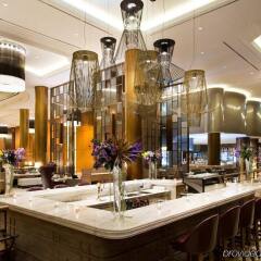 Отель Millennium Hilton Seoul Южная Корея, Сеул - 1 отзыв об отеле, цены и фото номеров - забронировать отель Millennium Hilton Seoul онлайн гостиничный бар