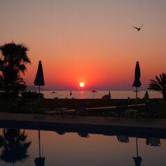Natura Beach Hotel and Villas пляж