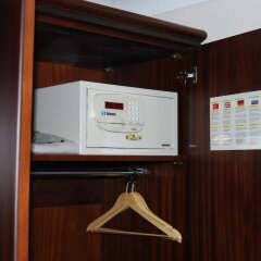 Grand Saatcioglu Hotel сейф в номере