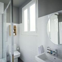Отель Casa Gracia Barcelona Suites Испания, Барселона - 1 отзыв об отеле, цены и фото номеров - забронировать отель Casa Gracia Barcelona Suites онлайн ванная