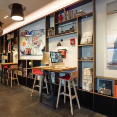 Отель citizenM Zürich гостиничный бар фото 2