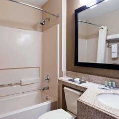 Best Western Crown Inn & Suites in Pembroke, United States of America from 128$, photos, reviews - zenhotels.com bathroom