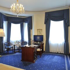 Ambassador Hotel комната для гостей фото 8