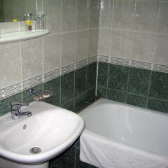 Struma Hotel Перник ванная