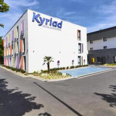 Отель Hôtel Kyriad Saint Quentin en Yvelines - Montigny Франция, Монтиньи ле Бретоне - отзывы, цены и фото номеров - забронировать отель Hôtel Kyriad Saint Quentin en Yvelines - Montigny онлайн парковка