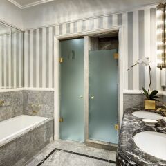 Отель The St. Regis New York США, Нью-Йорк - отзывы, цены и фото номеров - забронировать отель The St. Regis New York онлайн ванная