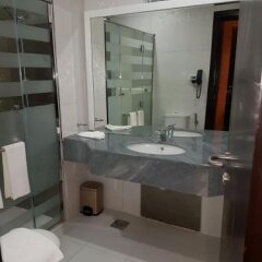 Al Mansour Plaza Hotel in Doha, Qatar from 77$, photos, reviews - zenhotels.com bathroom