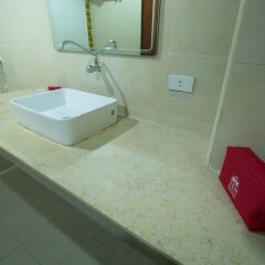Отель Zen Rooms Surasak 1 Бангкок ванная