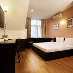 Отель Baan Namtarn Guest House Бангкок сейф в номере