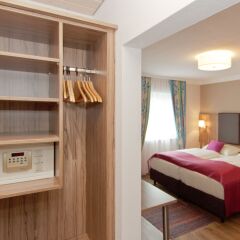 Hotel Gasthof Junior Зальцбург сейф в номере