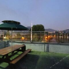 Отель Seoul Tower Family Guesthouse Сеул бассейн
