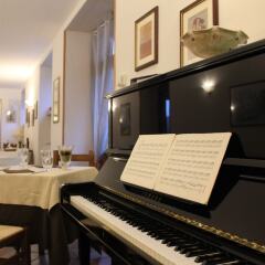 Отель Valle Rosa Country House Сполето интерьер отеля