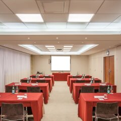 Отель Crowne Plaza Lyon - Cite Internationale Франция, Лион - 1 отзыв об отеле, цены и фото номеров - забронировать отель Crowne Plaza Lyon - Cite Internationale онлайн помещение для мероприятий фото 2