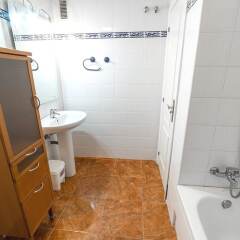 Отель Jardines de Torreblanca - 7 Pax - Torreblanca - 2562-KAW Испания, Фуэнхирола - отзывы, цены и фото номеров - забронировать отель Jardines de Torreblanca - 7 Pax - Torreblanca - 2562-KAW онлайн ванная фото 2