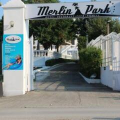 Отель Merlin Park Resort Тирана банкомат