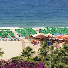Riviera Hotel & Spa пляж фото 2