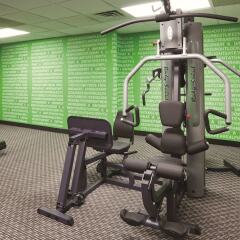 Отель La Quinta Inn & Suites Mpls-Bloomington West Блумингтон фитнесс-зал фото 4