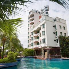 Отель Century Bay Private Residences Малайзия, Пенанг - отзывы, цены и фото номеров - забронировать отель Century Bay Private Residences онлайн бассейн