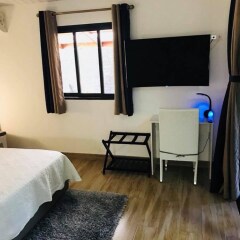 Отель Tahiti Lodge Пунаауиа сейф в номере