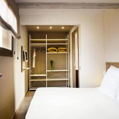 Отель Milà Apartamentos Barcelona сейф в номере