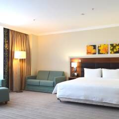 Гостиница Hilton Garden Inn Красноярск комната для гостей фото 6