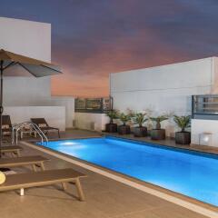 Signature Hotel Al Barsha бассейн фото 3