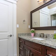 Отель Grand 4 BR Vacation House near Vancouver Downtown Канада, Ванкувер - отзывы, цены и фото номеров - забронировать отель Grand 4 BR Vacation House near Vancouver Downtown онлайн ванная фото 2