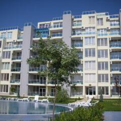 Отель in Oasis Complex Болгария, Равда - отзывы, цены и фото номеров - забронировать отель in Oasis Complex онлайн вид на фасад