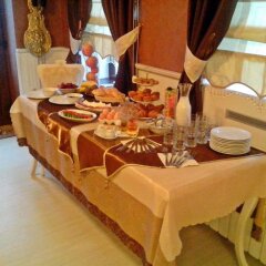 Отель Guesthouse Versailles Болгария, Шумен - отзывы, цены и фото номеров - забронировать отель Guesthouse Versailles онлайн питание