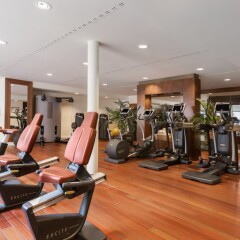 Отель Fairmont Grand Hôtel Genève Швейцария, Женева - 1 отзыв об отеле, цены и фото номеров - забронировать отель Fairmont Grand Hôtel Genève онлайн фитнесс-зал