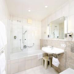 Отель EurothermenResort Bad Ischl ванная фото 2