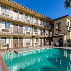 Отель Red Roof Inn Tulare - Downtown/Fairgrounds бассейн фото 2