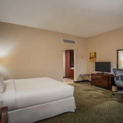 Отель Hilton Garden Inn Riyadh Olaya комната для гостей фото 3